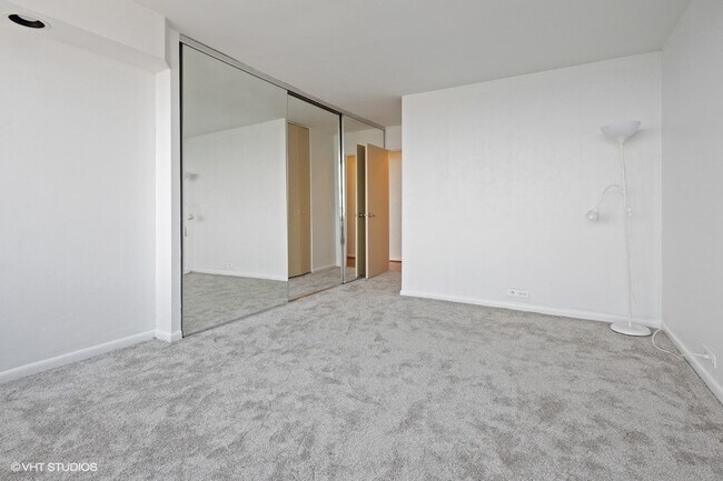 Building Photo - 2800 N Lake Shore Dr