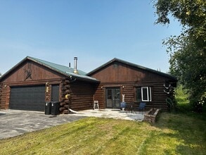 Building Photo - 3 Bed/2 Bath/2 Car Garage/Dogs Allowed