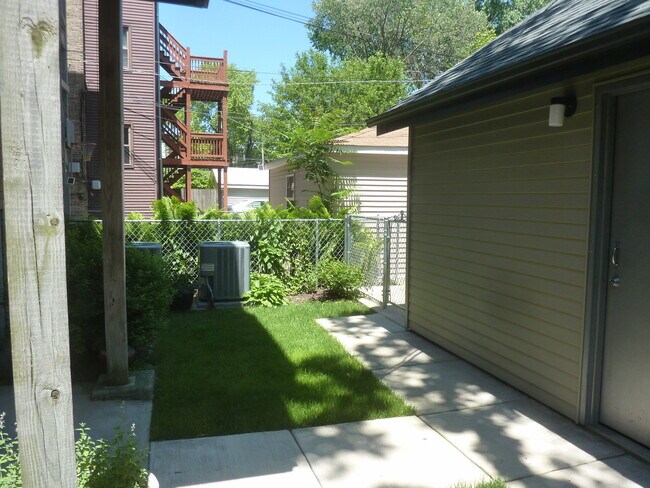 Building Photo - 5521 N Glenwood Ave