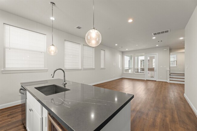 Building Photo - 2718 Grand Fountains Dr