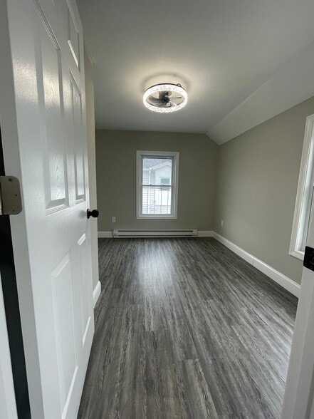 Building Photo - 154 Earle St