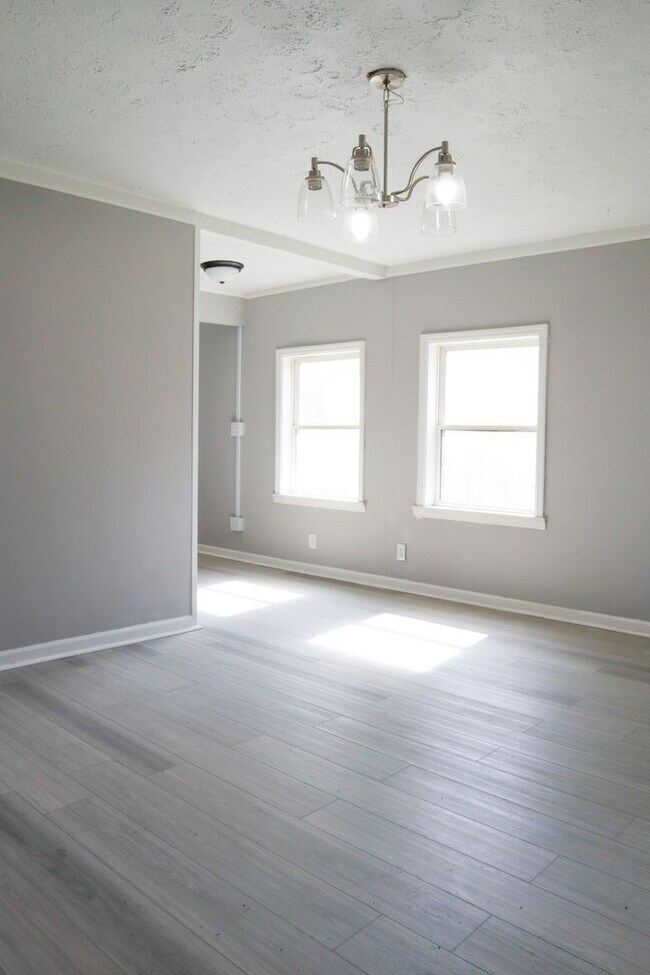 Building Photo - Modern Charm on Waverly: Renovated 3-Bed H...