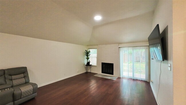 Building Photo - 1404 Woodfern Dr