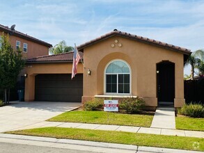 Building Photo - $2,350 International & Chestnut 3 Bed - N....