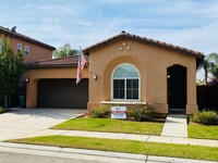 Building Photo - $2,350 International & Chestnut 3 Bed - N....
