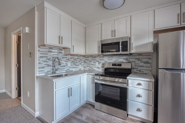 Building Photo - 1329 Main St