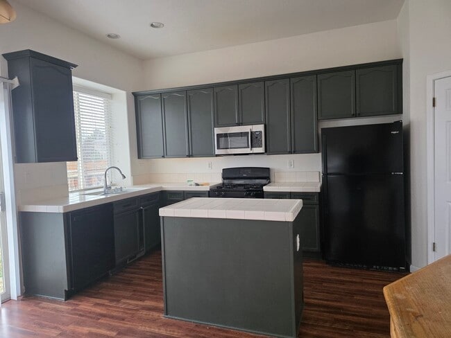 Building Photo - Rare 4 bedroom just moments from RED HAWK