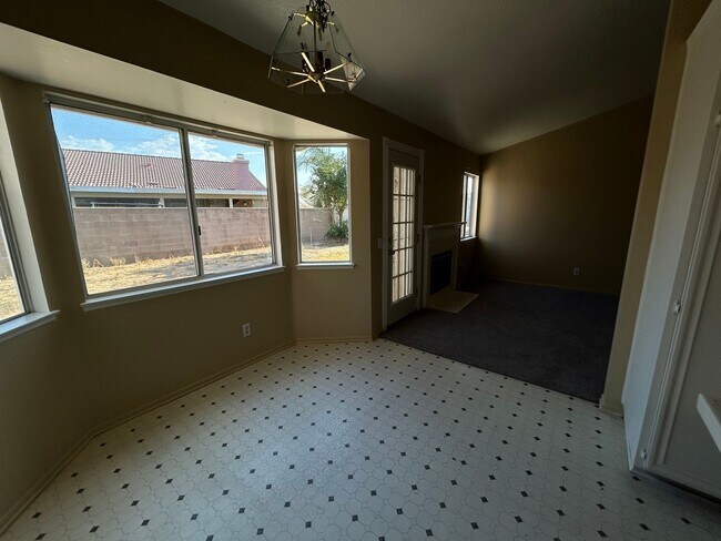 Building Photo - Spacious single story 3 bedroom home seeking new family!