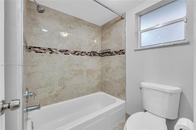 Building Photo - 9431 Live Oak Pl