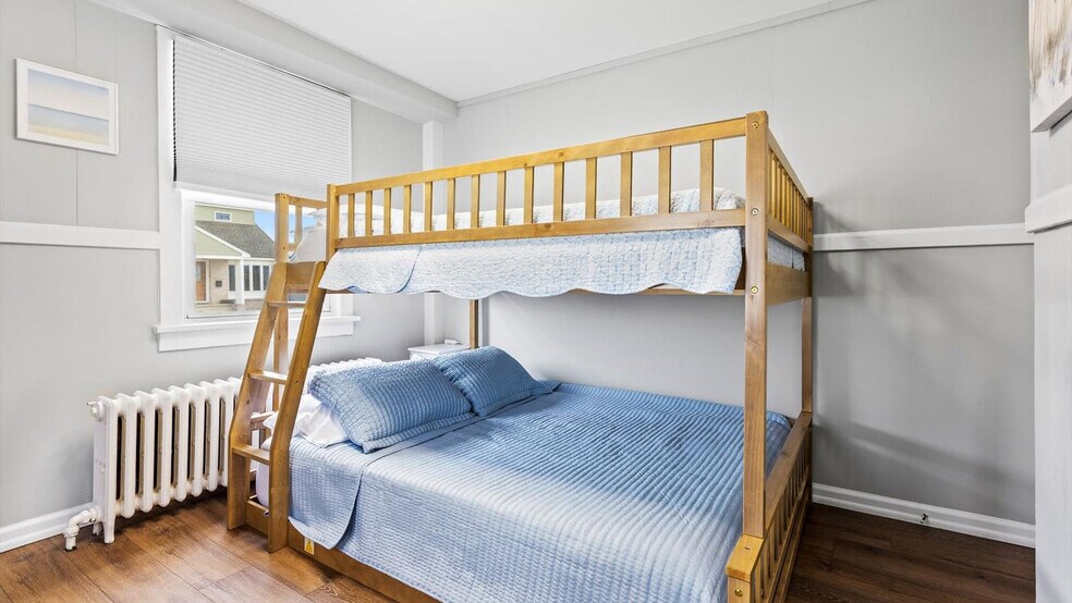 Building Photo - 228 N Dudley Ave