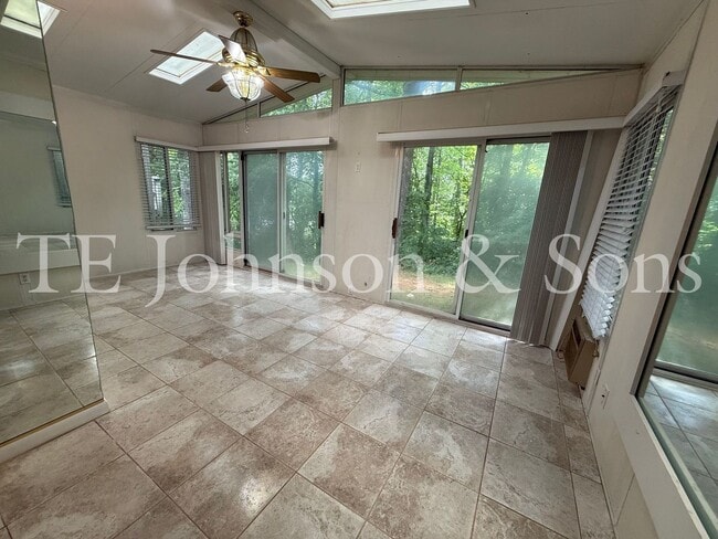 Building Photo - Cozy & Stylish 2BR Home with Fireplace, Su...