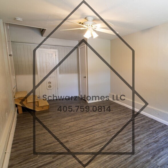 Building Photo - 3009 N Vermont Ave