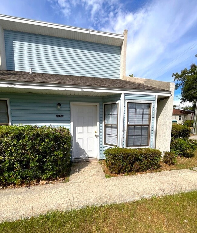 Building Photo - Townhouse in Marianna