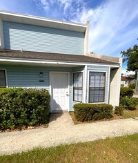 Building Photo - Townhouse in Marianna