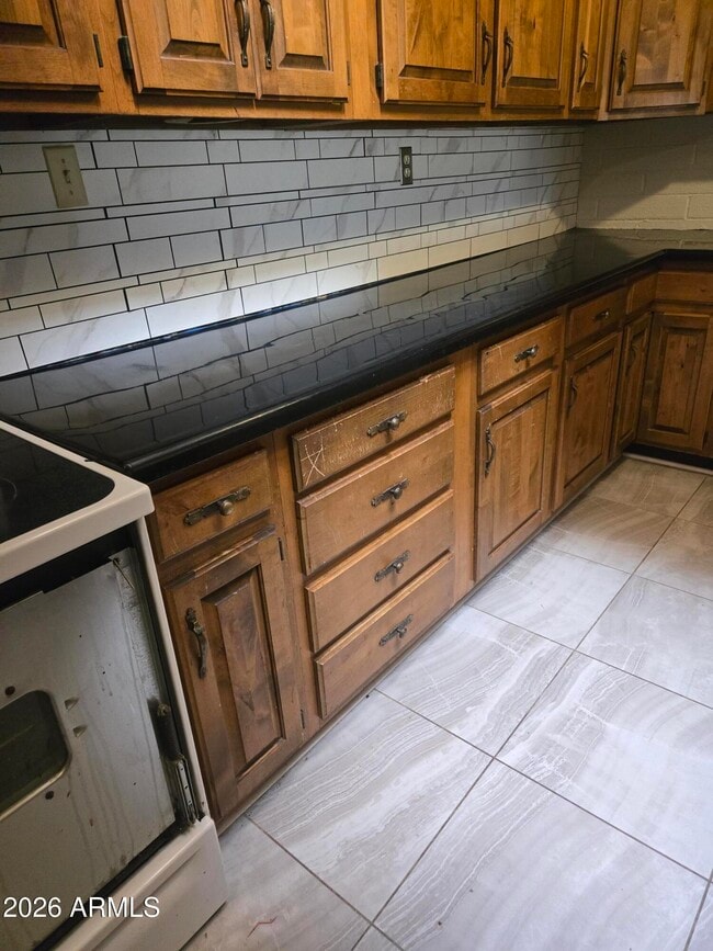 Building Photo - 302 3rd St