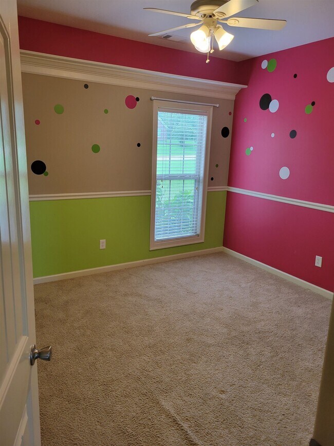 Building Photo - 37 Christmas Dr