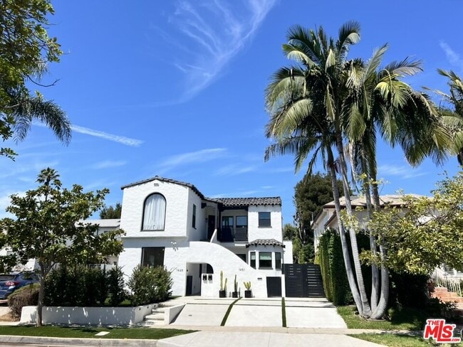 Building Photo - 1449 S Durango Ave