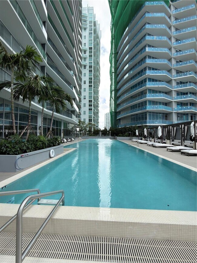 Building Photo - 77 SE 5th St