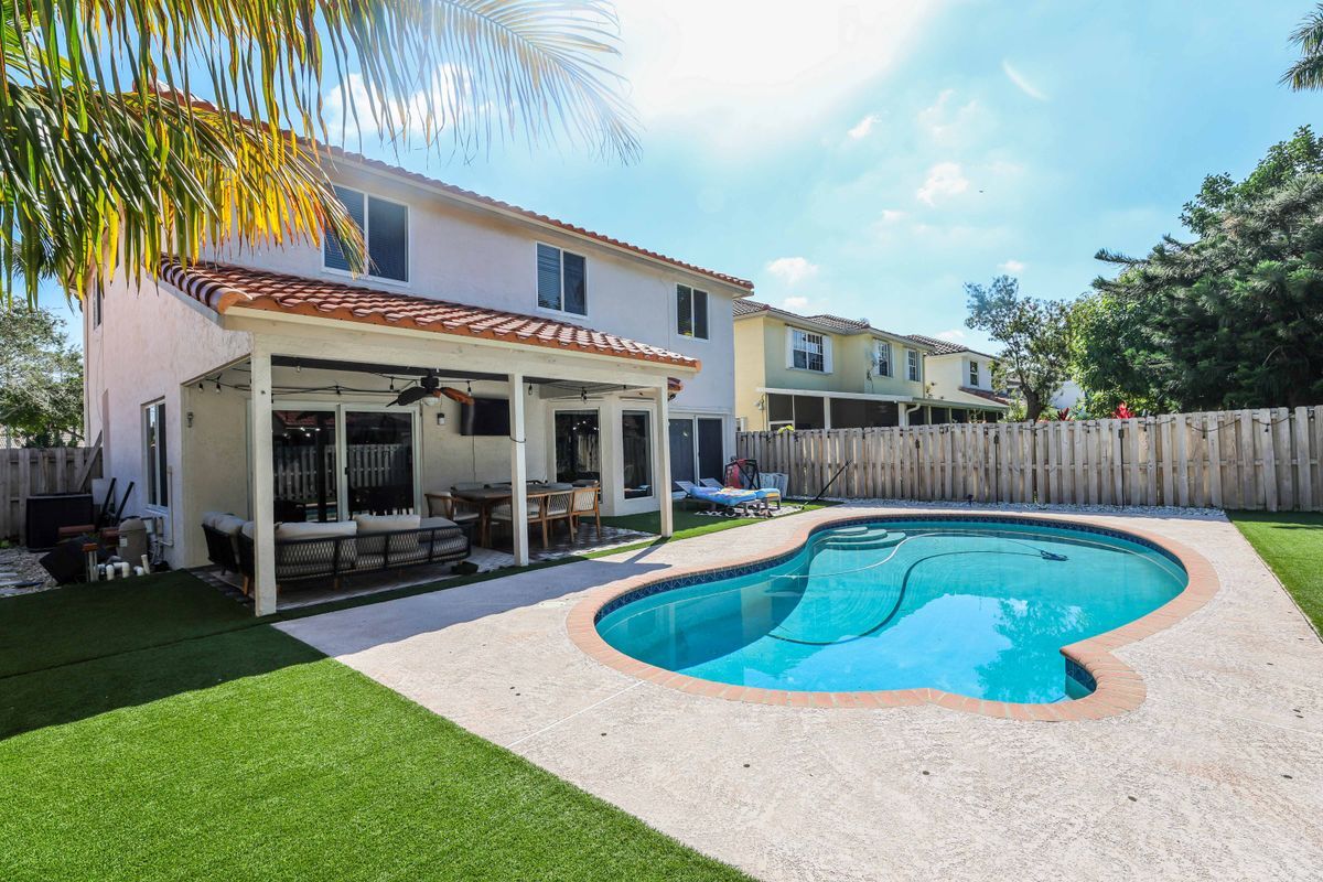 Building Photo - 3149 NW 71st Ave