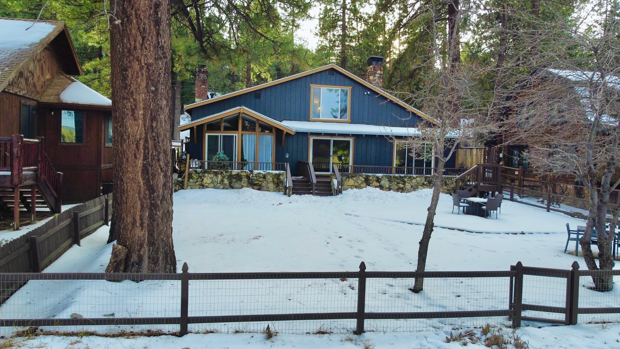 Building Photo - 1097 Club View Dr