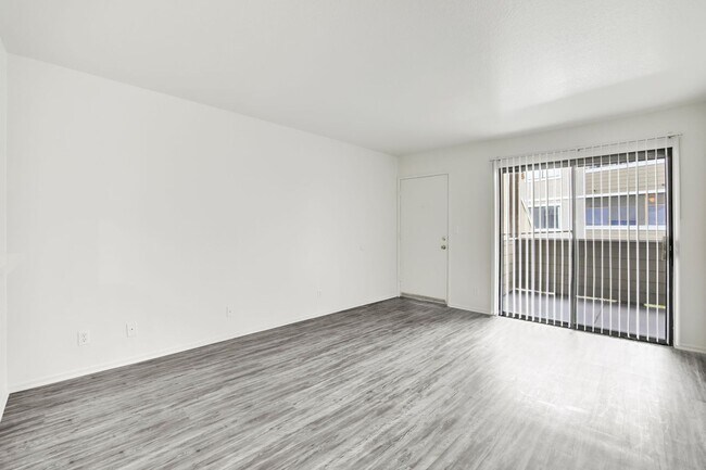 Building Photo - 904 Fairway Ave