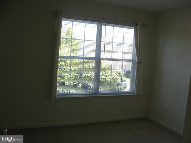 Building Photo - 136 Equestrian Dr