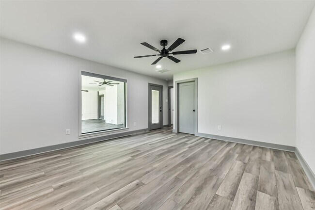 Building Photo - 4102 Honey Oaks Dr