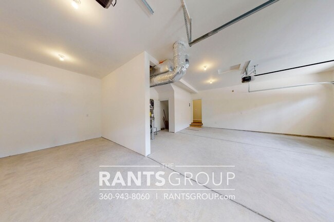 Building Photo - 3 Car Garage! Private Beach Access! Fantastic Location! I5 & shopping only 5 minutes away!