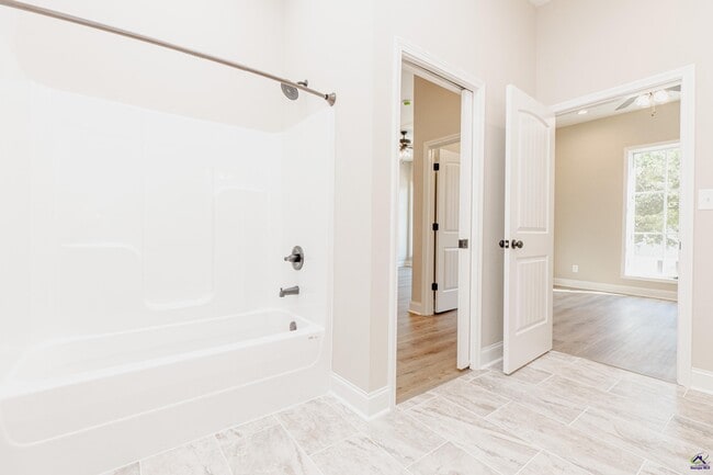 Building Photo - 1013 Northside Dr