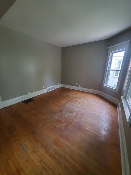 Primary Photo - 1228-1230 N 28th St