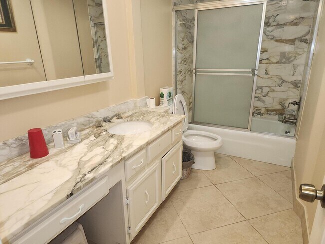 Building Photo - 899 Jeffery St