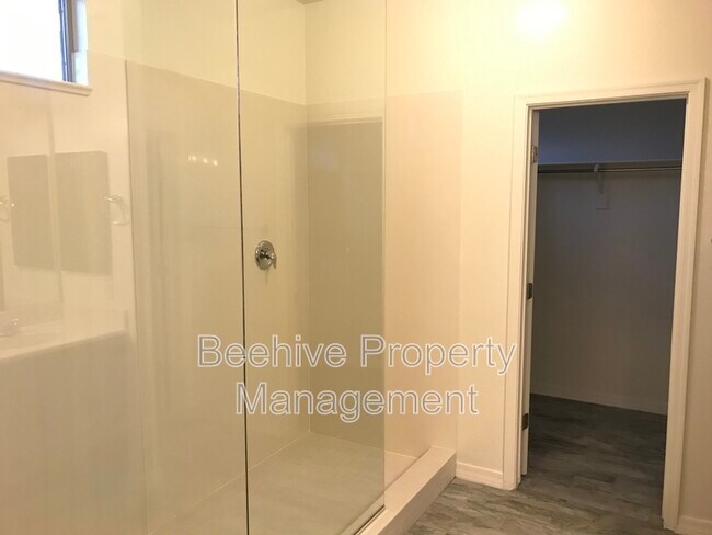 Building Photo - 3014 N 72nd St