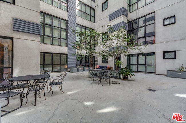 Building Photo - 1100 S Grand Ave