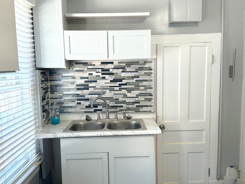 Building Photo - 114 17th St