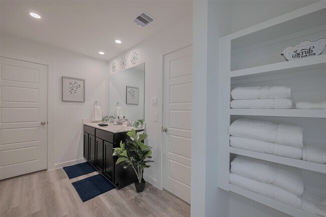 Building Photo - 3113 Crown Gate Dr