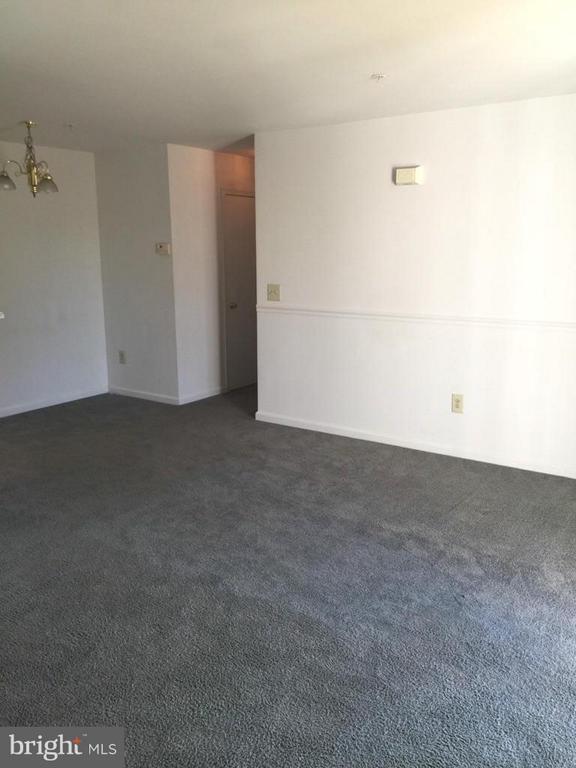 Building Photo - 61 White Pine Cir