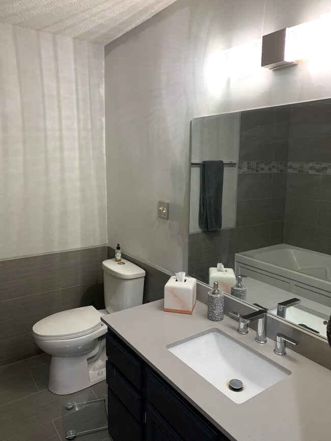 Building Photo - 109 Hollyridge Ln