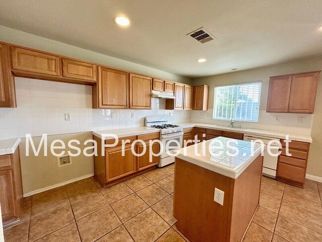 Building Photo - 14051 Yearling Ln