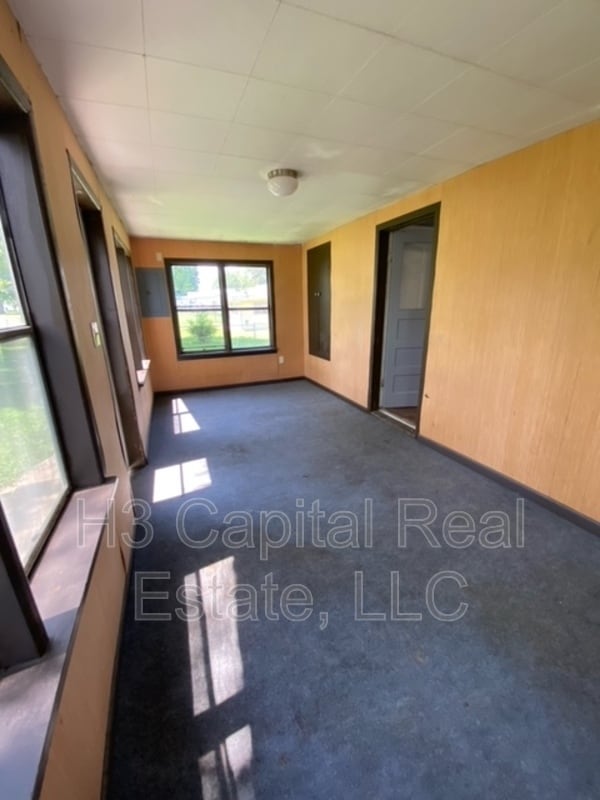 Building Photo - 562 Wilson Ave