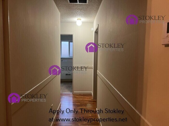 Building Photo - 580 Heather Pl