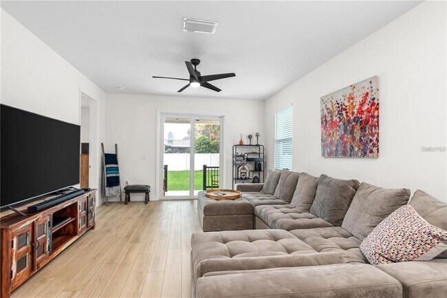 Building Photo - 350 2nd Ave E