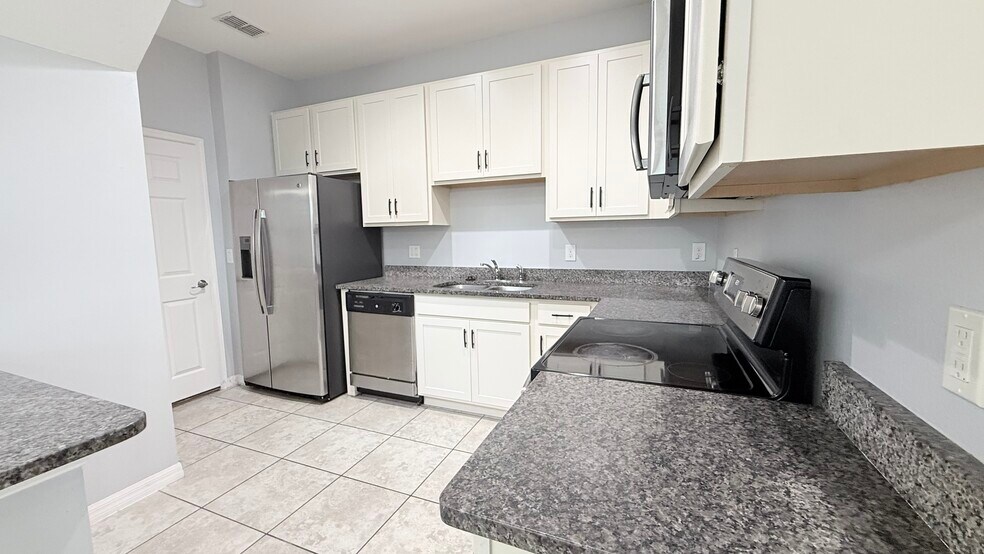 Building Photo - 2449 Seven Oaks Dr
