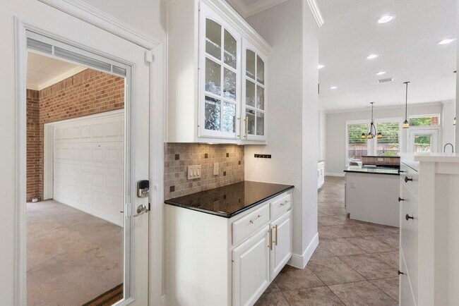 Building Photo - 6 Skipwith Pl