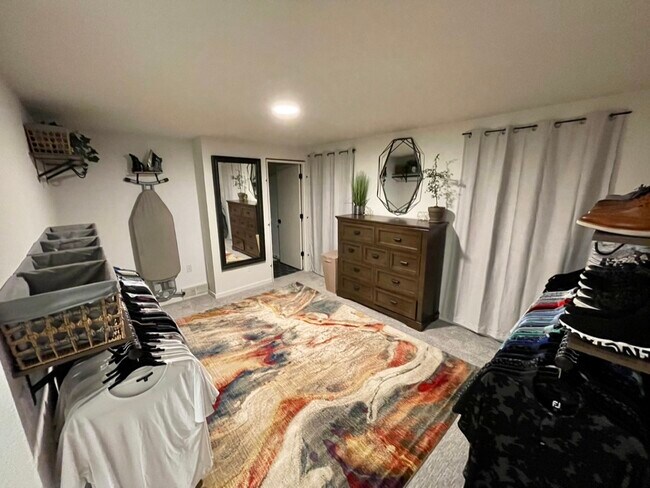 Master Suite - 2433 Crestline St