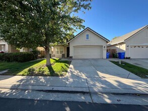 Building Photo - 4 Bed | 2 Bath | 1659SF | Tenant Pays $195...