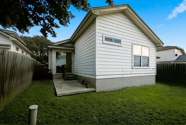 Building Photo - 6918 Sandy Point Dr