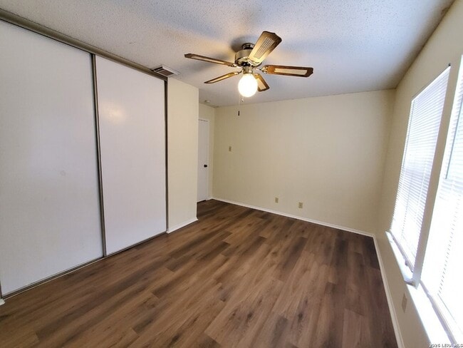 Building Photo - 8219 Sunshine Trail Dr