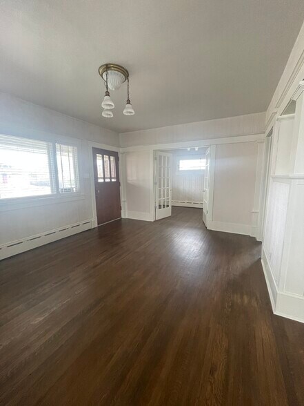 Building Photo - 264 E 4800 S