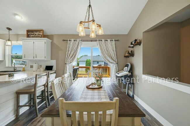 Building Photo - Updated 3-Bed Home with 2-Car Garage and Fenced in Yard on .23+ Acres, Near GVSU