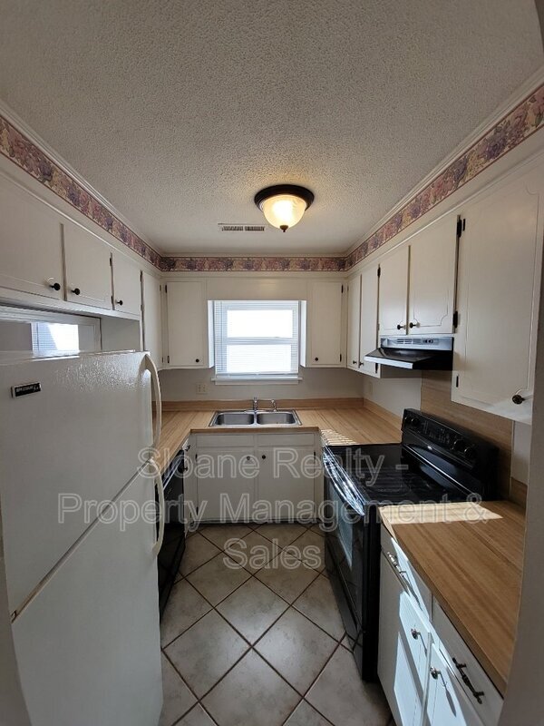 Building Photo - 212 Miami St